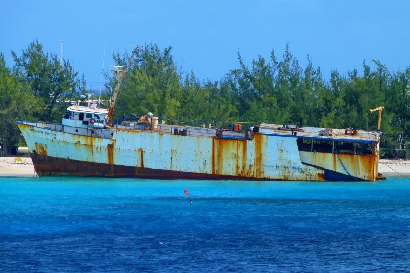Mega One Triton, Islas Turcas 1 - Barco abandonado Armada Mandiri 🗺️ Foro General de Google Earth