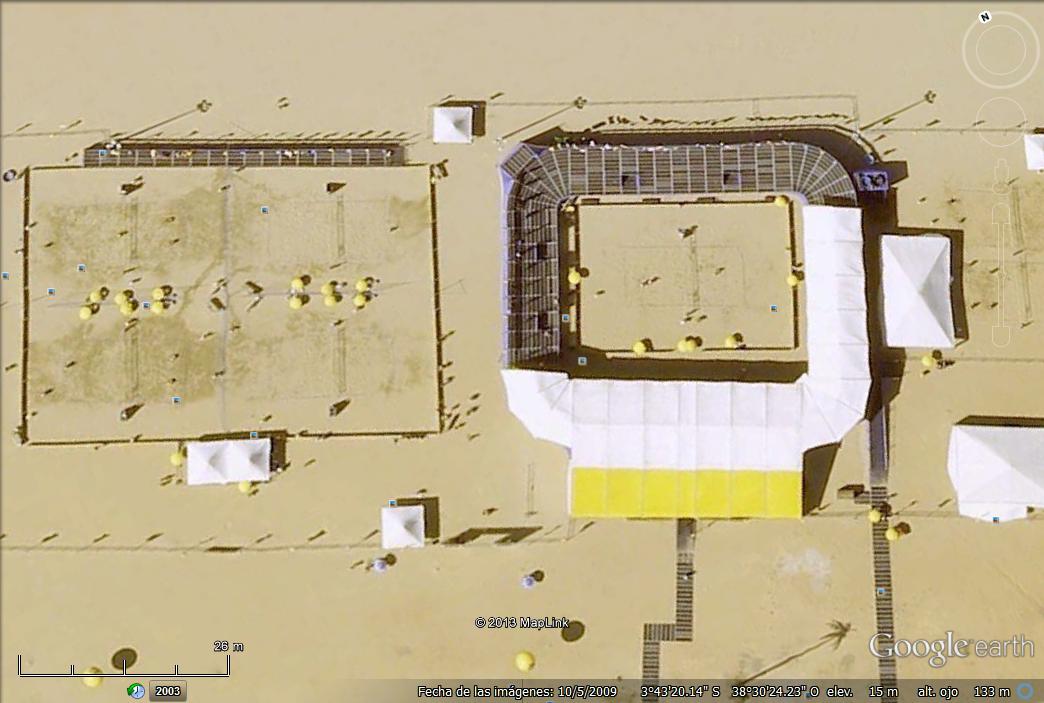 Miniestadio sobre la arena de la playa de Fortaleza 1 - Concentracion de surferos en California 🗺️ Foro Deportes y Aficiones