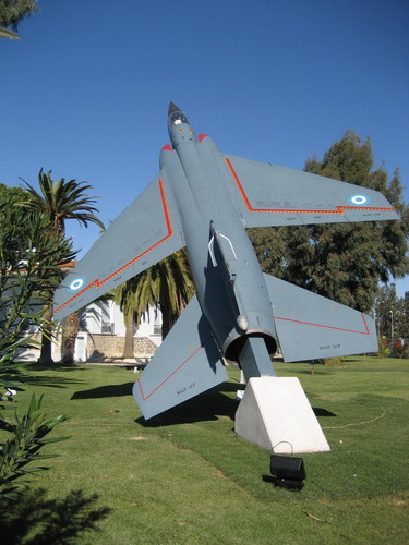 AVION EN PATIO DE COLEGIO 🗺️ Foro Belico y Militar 0