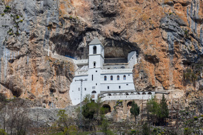 Monasterio Ostrog, Podostrog, Montenegro 🗺️ Foro Europa 1