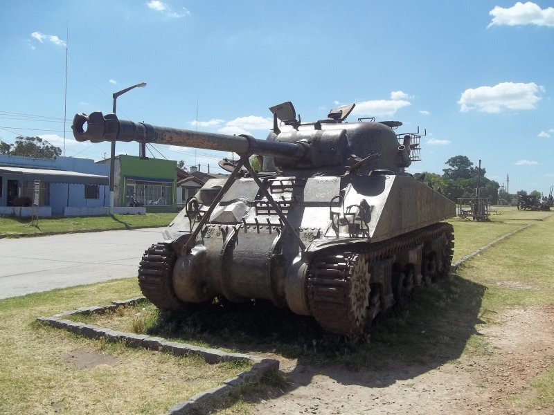 Tanque y Anfibio en Quequén, Buenos Aires, Argentina 2 - Museo de guerra de Karlovac, Turanj, Croacia 🗺️ Foro Belico y Militar