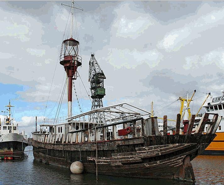 Motorfyrskib No. II, semihundido en el puerto de Gdanks 1 - Barcos Faros, Lightvessel o Lightship