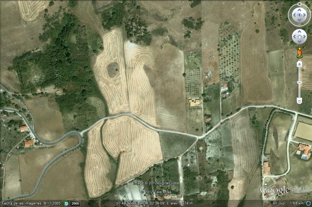 Cuerpo de mujer: Efecto optico en campos italianos 1 - Curiosa mancha rosa - Texas 🗺️ Foro General de Google Earth