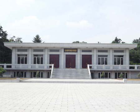 Museo de la Historia Revolucionaria, Mankyongdae, Korea Nort 0