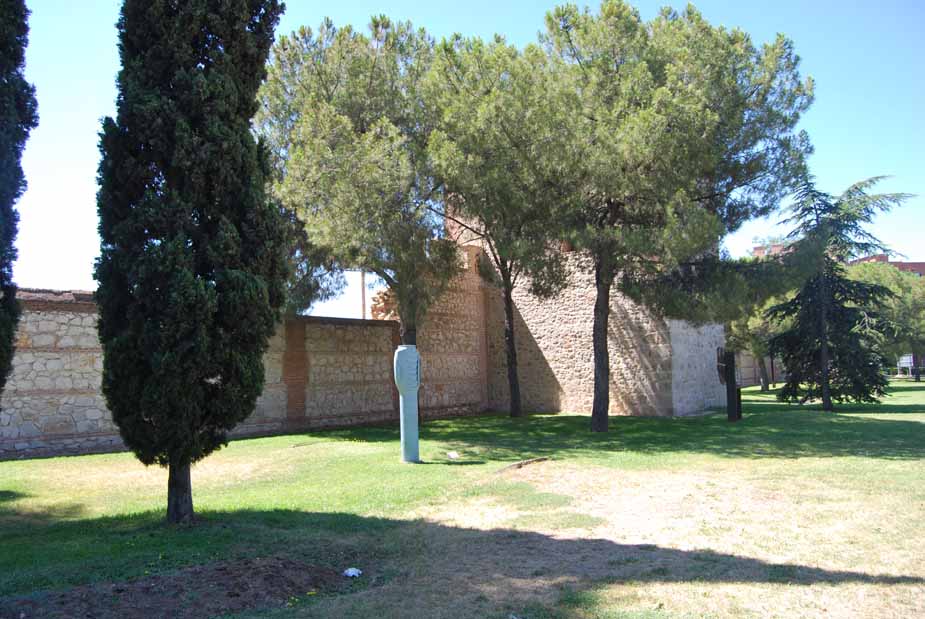 Esto lo podriamos calificar como "armadura" - Museo de esculturas al aire libre en Alcala de Henares