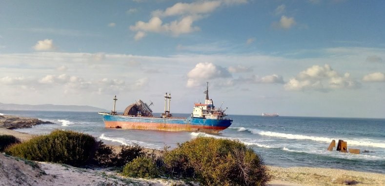 3 barcos encallados en Bizerta (Túnez) 2 - MV Nand Aparajita encallado 🗺️ Foro General de Google Earth