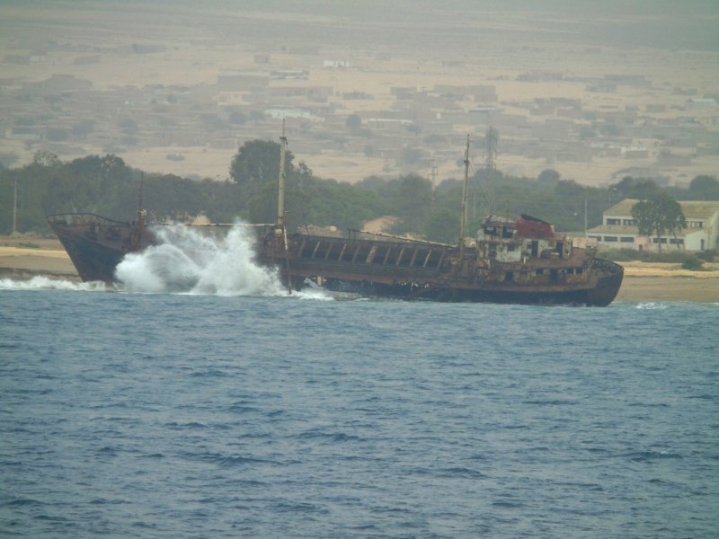 MV Independencia - Dinamarca - Encallado en Angola 1 - Barcos Hundidos y Naufragios