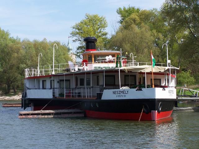 Neszmély, Paddle Steamer, Hungría 0