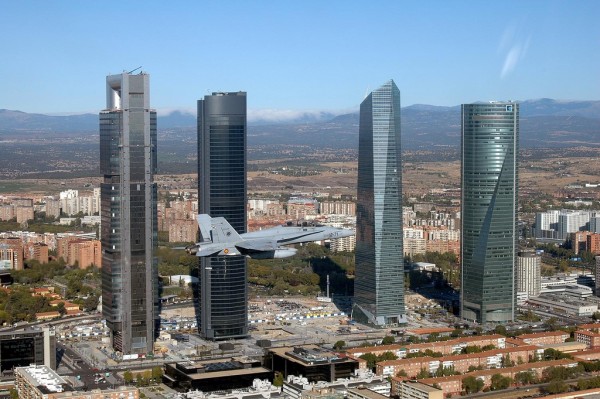 Nuevos rascacielos en Madrid con F-18 incluido
