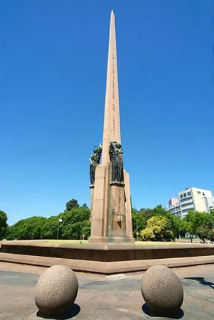 Obelisco a los Constituyentes, Montevideo, Uruguay 1