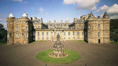 Isabel II en el Palacio de Holyroodhouse, Edimburgo, UK 0