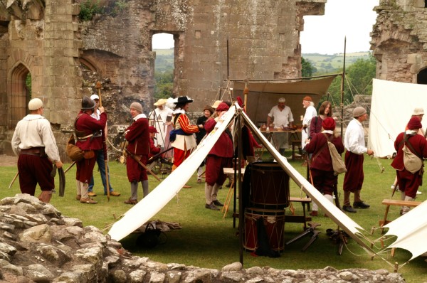 Campamento durante la batalla - Castillo de Raglan 🗺️ Foro Google Earth para Viajar