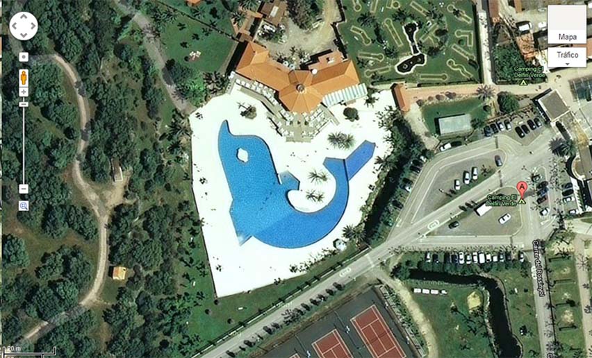 Piscina con forma de Delfin - Camping Delfin Verde 1