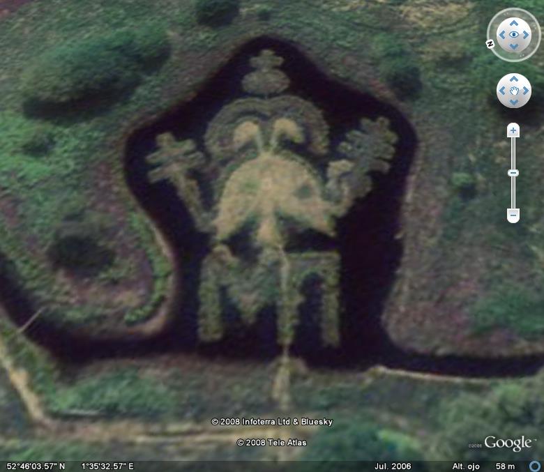 Piscina Aguila dos cabezas - Piscina con forma de Guitarra en Sancti Petri 🗺️ Foro General de Google Earth