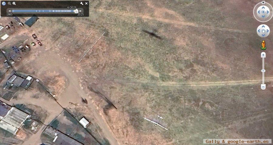 Planeador volando en Dunakeszi Airfield, Hungría 1 - Muchos planeadores volando y muchos en tierra 🗺️ Foro General de Google Earth