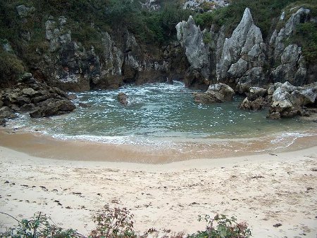 playa Gulpiyuri, Llanes, Asturias 1