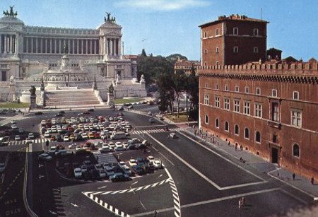 Plaza de Venezia, Roma, Italia 0