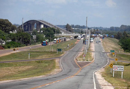 Puente internacional de Colón a Paysandú, Uruguay 0