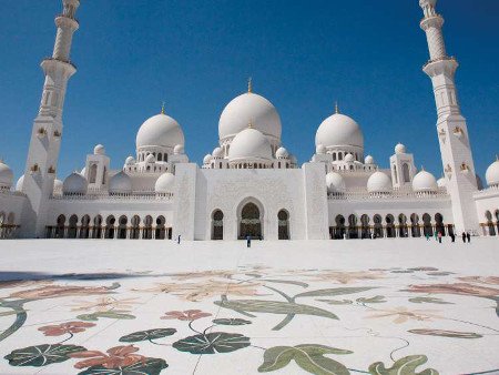 Puerto de Abu Dhabi, Emiratos Árabes Unidos 1