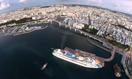 Puerto de Naha, Okinawa, Japón 1