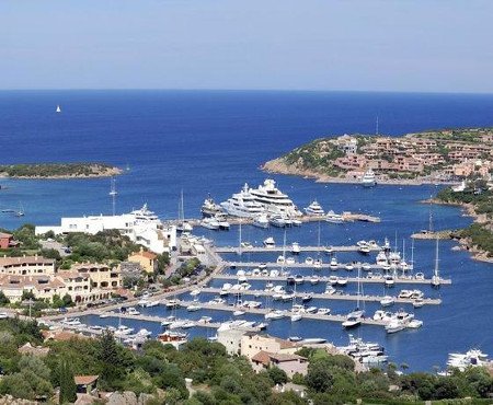 Puerto de Porto Cervo, Olbia-Tempio, Italia 🗺️ Foro Europa 0