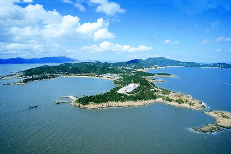 Templo a Kwan Yin, en la isla de PutuoShan, China 0