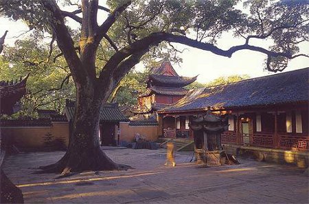 Templo a Kwan Yin, en la isla de PutuoShan, China 1