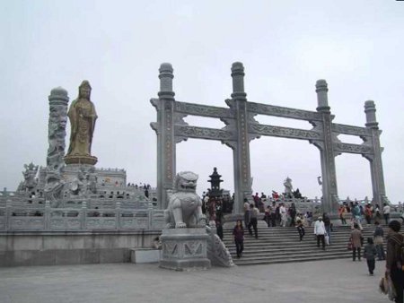 Templo a Kwan Yin, en la isla de PutuoShan, China 2