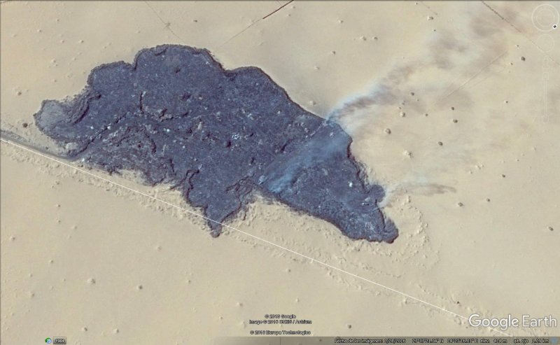 Quemando residuos en pleno desierto de Libia 1 - Vertederos de basura ardiendo alrededor del mundo