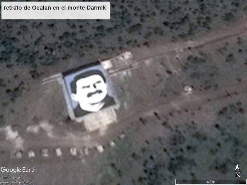 Destruyen un retrato de Ocalan en el monte Darmik - Siria 1 - Aviones dibujados - Zhoushan, China 🗺️ Foro General de Google Earth