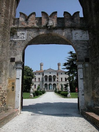 Roncade, Treviso, Véneto, Italia 🗺️ Foro Europa 1