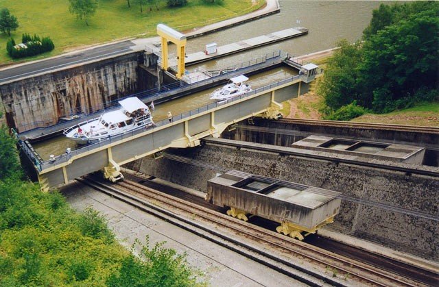 Elevador de barcos de Saint-Louis-Arzviller (Francia) 2