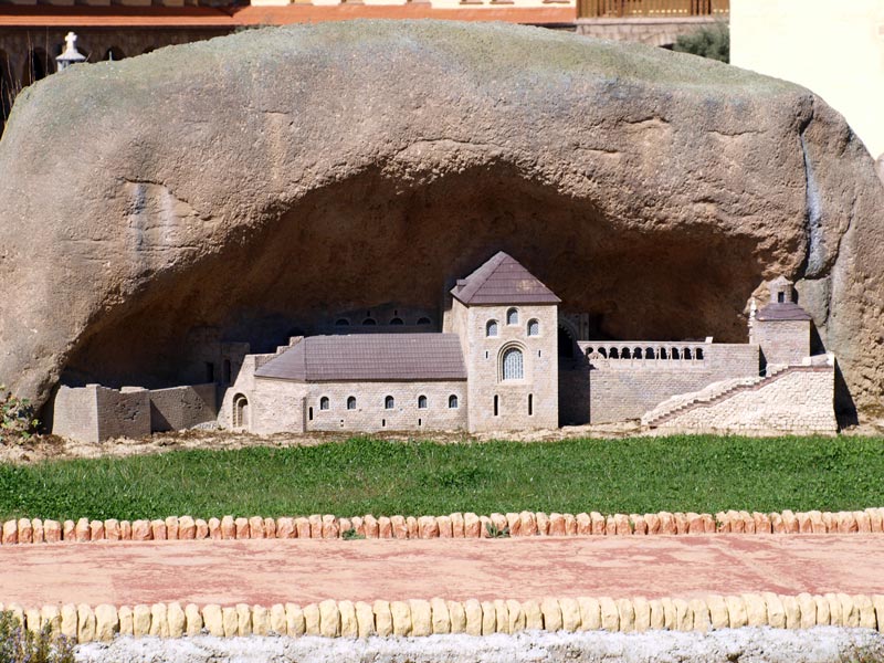 Monasterio de San Juan de la Peña - Pirenarium, los Pirineos en miniatura