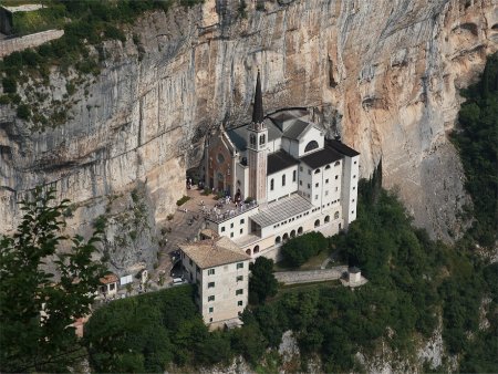 Santuario Madonna della Corona, Vicolo Santuario, Italia 🗺️ Foro Europa 1