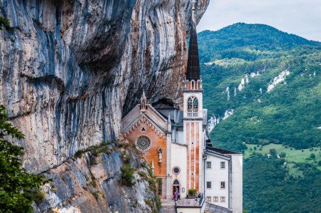 Santuario Virgen de la Corona, Spiazzi, Italia 0