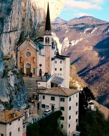 Santuario Virgen de la Corona, Spiazzi, Italia 0