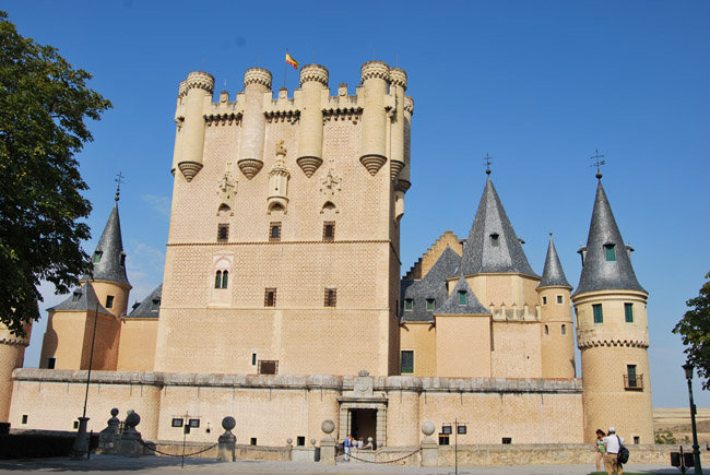 Alcazar de Segovia - Antigua Escuela de Artilleria 🗺️ Foro España