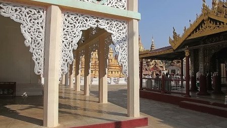 Shwezigon Pagoda, Nyaung-U, Myanmar 1