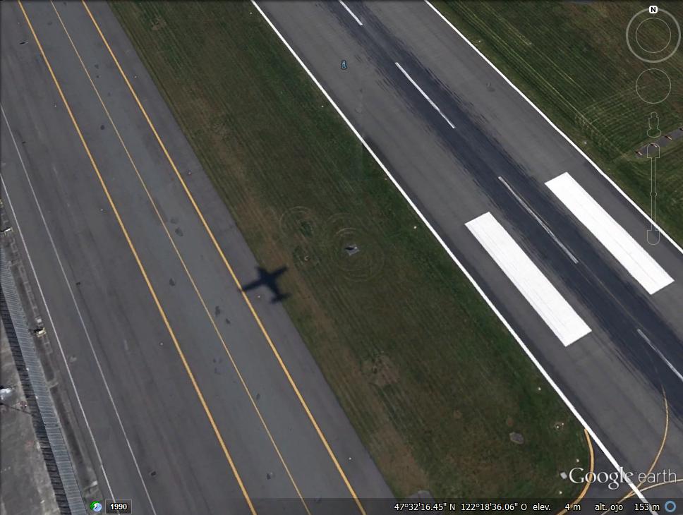 Sombra de un avión, sin avión - Seatle - USA 1 - Avion bajo el agua - Aeropuerto de Matsuyama, Japón 🗺️ Foro General de Google Earth