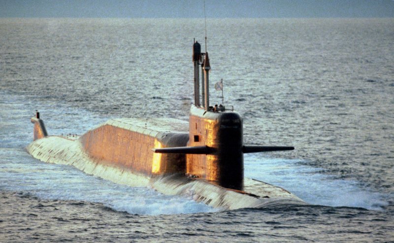 Submarino DELTA IV CARGANDO MISILES Severomorsk 5-09-2017 0