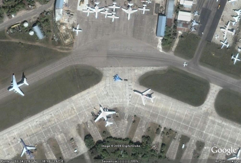 AVION EN PATIO DE COLEGIO 🗺️ Foro Belico y Militar 1