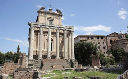 Templo de Antonino y Faustina, Roma, Italia 0