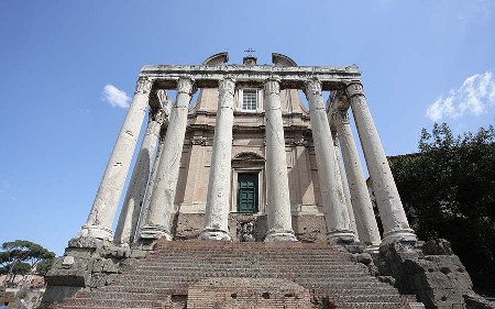 Templo de Antonino y Faustina, Roma, Italia 1