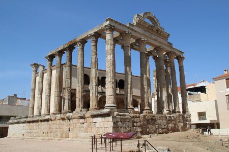 Templo de Antonino y Faustina, Roma, Italia 🗺️ Foro Europa 0