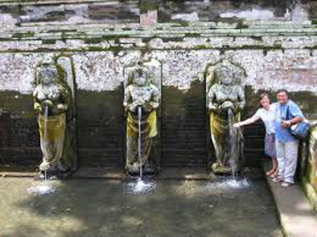 Templo del Manantial de Agua Sagrada, Bali, Indonesia 0