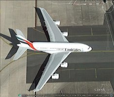 airbus 380 de emirates en paris charles de gaulle.jpg