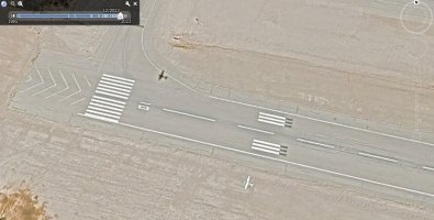 Avioneta Volando sobre El Tor Airport, Egipto