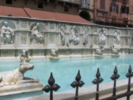 Fontana gaia, siena, italia0