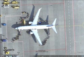 pasajeros de ryanair embarcando.jpg