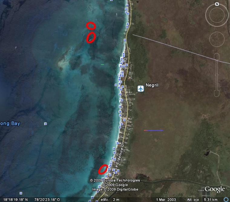 Tres paracaidas en la playa de Negril - PARACAIDAS TIRADO POR LANCHA